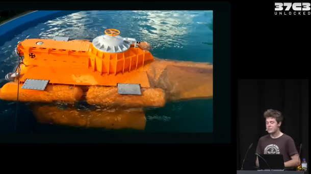 Präsentation des selbst gebauten U-Boots