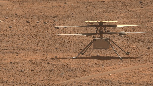 Kleiner Helikopter auf Marsboden
