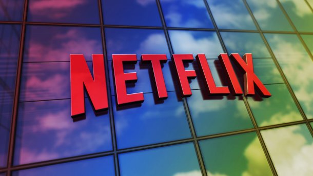 Netflix-Logo an Glasfassade