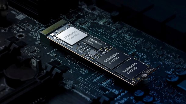 Offene Samsung-SSD auf Mainboard