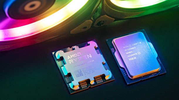 AMD Ryzen 9 7950X3D und Intel Core i9-13900KS nebeneinander