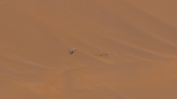 Viel roter Sand und ein Rotor in der Mitte