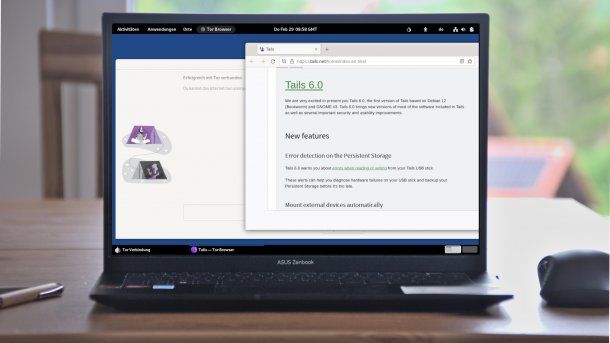 Tails 6.0 auf Notebook auf Tisch