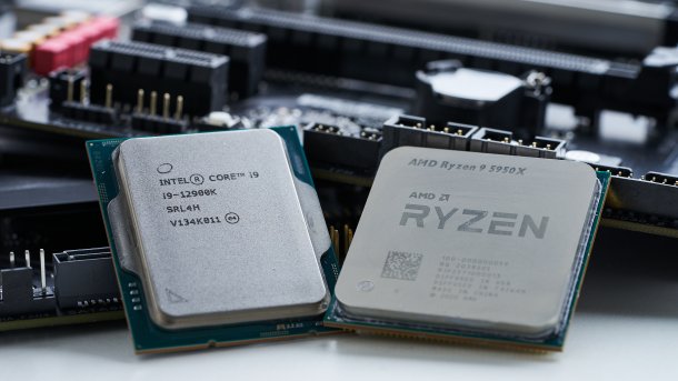 Core i9-12900K und Ryzen 9 5950X nebeneinander