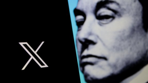 Das Bild zeigt ein X und ein miesepetrige Gesicht von Elon Musk.