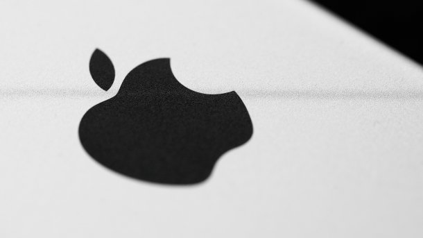 Apple-Logo auf einer Geräterückseite