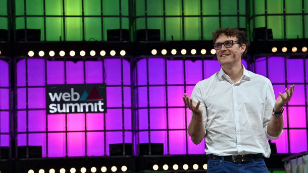 Paddy Cosgrave auf der Bühne des Web Summit