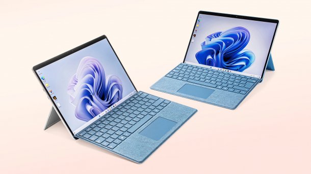 Zwei Surface Pro 9 nebeneinander