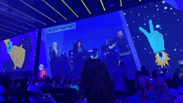 Kim Kardashian, Kara Swisher und Philipp Westermeyer beim OMR.