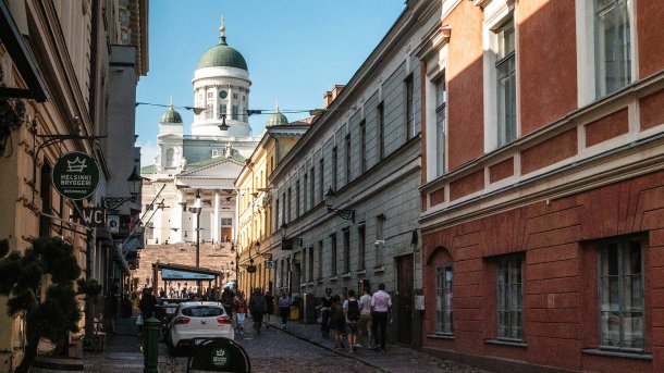 Kopfsteinpflasterstraßen und neoklassizistische Pracht. Über der Stadt thront der weiße Dom, das bekannteste Wahrzeichen Helsinkis., Alle Bilder: Kai Behrmann