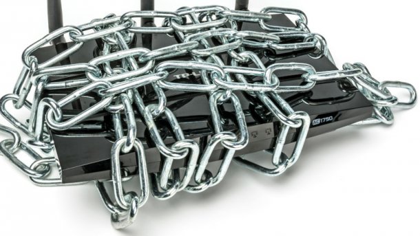 Von Ketten umschlossener WLAN-Router