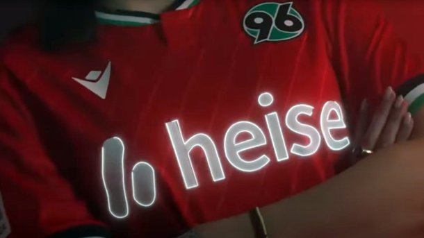 heise-Aufdruck auf Trikot von Hannover 96