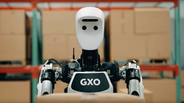 Apollo robot holds a parcel 