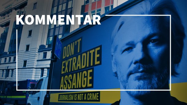 Julian Assanges Gesicht mit "Kommentar"-Schriftzug