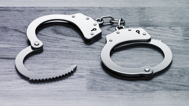 Ready-to-use handcuffs