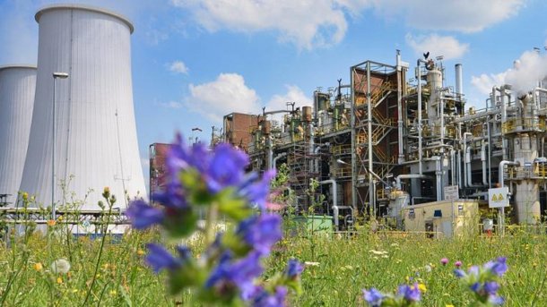 Blick auf die Raffinerie in Leuna