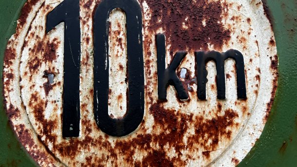 Traffic sign with 10 km speed limit