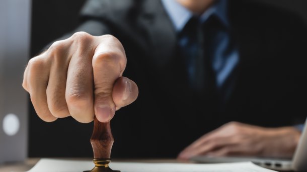 Antrag wurde geprüft und erhält einen Stempel