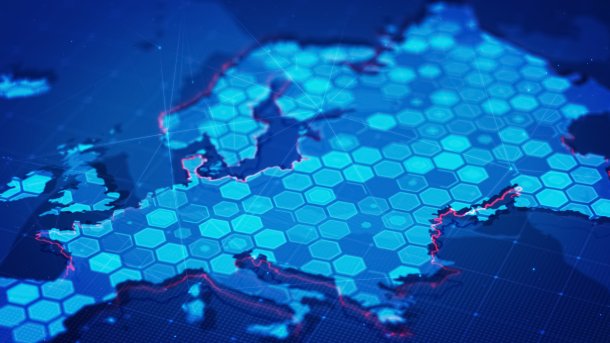 Künsterlische Darstellung der Umrisse Europas in Form eines Mosaiks aus Sechsecken in unterschiedlichen Blautönen