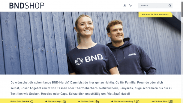 Zwei junge Menschen auf der Website des BND-Shops. Dort 