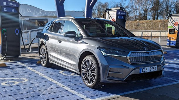 Skoda Enyaq an Ladesäule