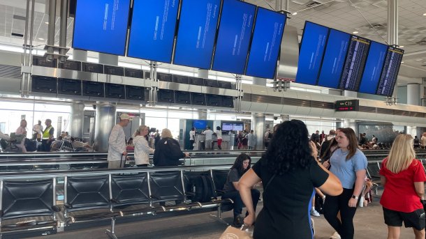 Nach dem fehlerhaften Crowdstrike-Update ausgefallene Anzeigesysteme am internationalen Flughafen von Denver.