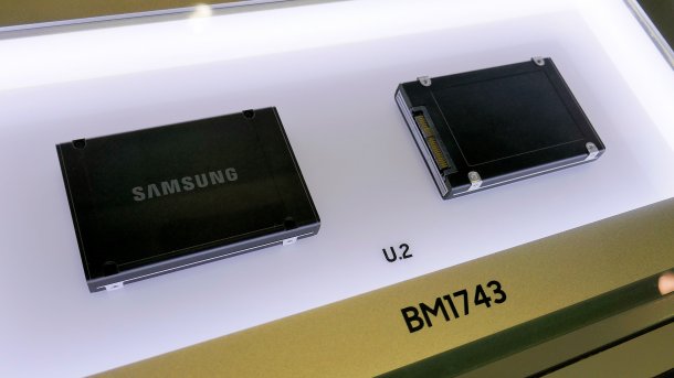 FMS Samsung launches fast and large data center SSDs heise online