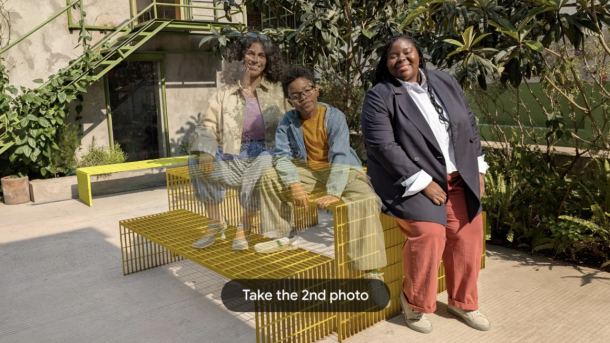 Eine Person wird auf einem Bild ergänzt.