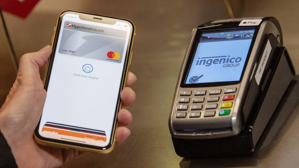 Contactless payment with a smartphone