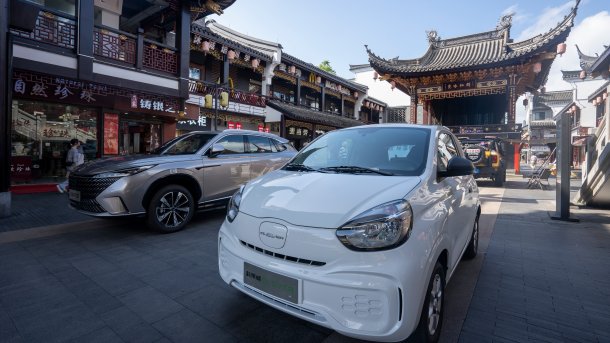 Zwei Elektroautos in China