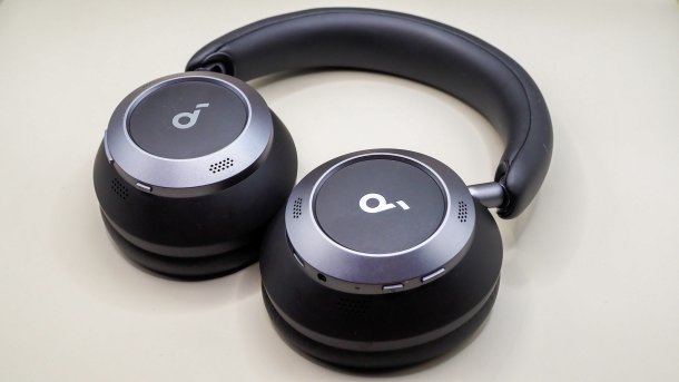 Soundcore Space One Pro: A powerful bass attack on the upper