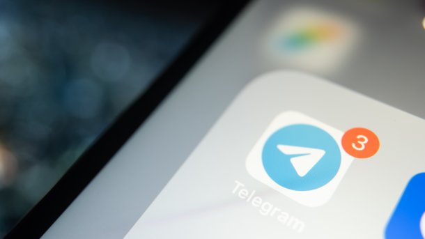 Telegram-Symbol auf einem Smartphone