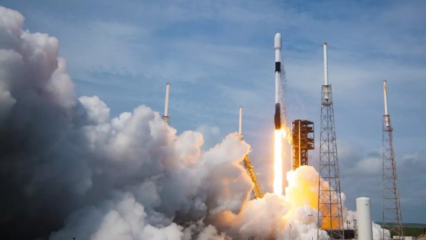 Start einer Falcon 9 von SpaceX