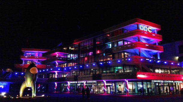 CCC-Rakete vor dem CCH auf dem 33C3