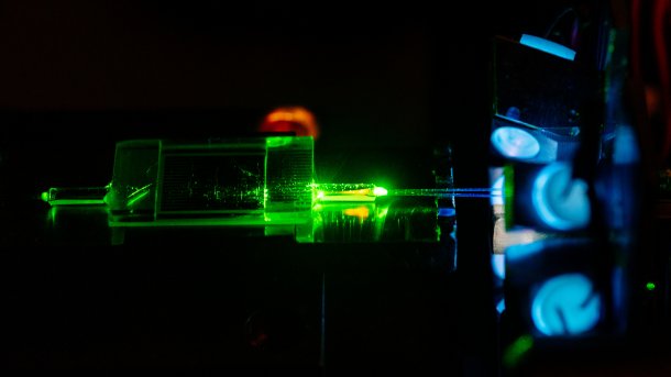 Glass fiber, light beam and a transparent component in the dark