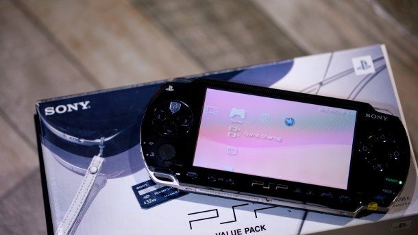 Sony-Konsole PSP auf Karton