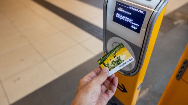 Eine Chipkarte als Ticket für die Eisenbahn in den Niederlanden