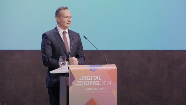 Volker Wissing at a lectern