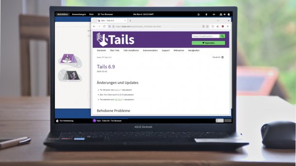 Tails-Desktop auf Notebook auf Tisch