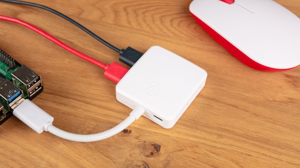 Raspi USB Hub mit verschiedenen Kabeln