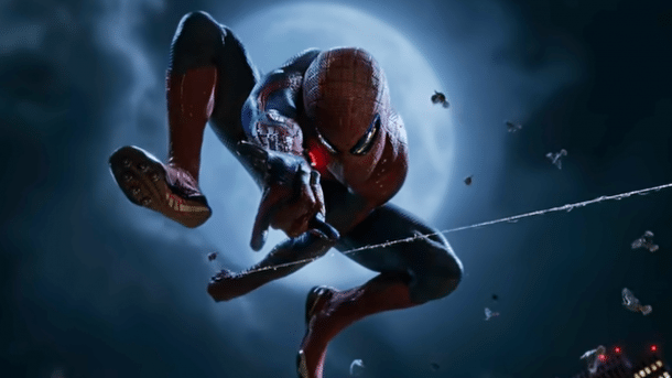 Spider-Man schwingt an einem Faden