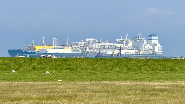 The floating LNG terminal in Wilhelmshaven