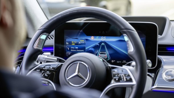 Autonomous driving in the Mercedes EQS