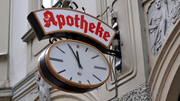 Oldenburg,,Lower,Saxony,/,Germany,-,October,30,,2016:,Red, Apotheke, health, Gesundheit