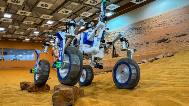 Mars rover with spring tires on the Airbus Mars test site