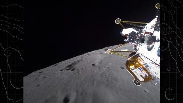 Der Screenshot zeigt einen Teil Athenas samt ihrer Landebeine, im Hintergrund der Mond