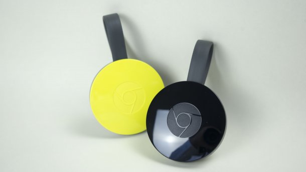 Chromecasts von 2015 auf Tisch