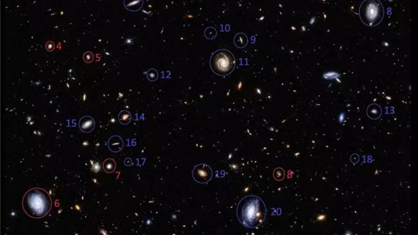 Image with many galaxies, some are outlined in color – clearly more blue than red