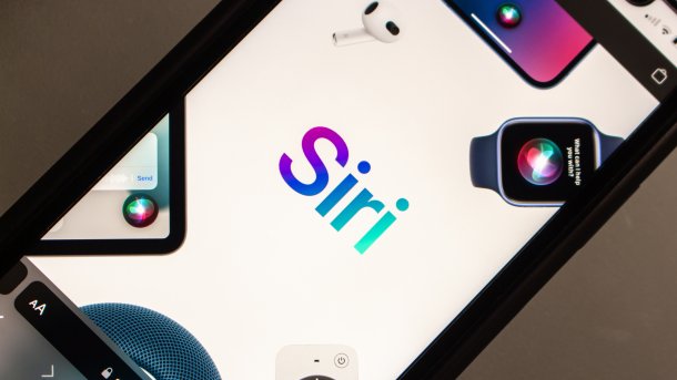Der Schriftug "Siri" auf einem Bildschirm