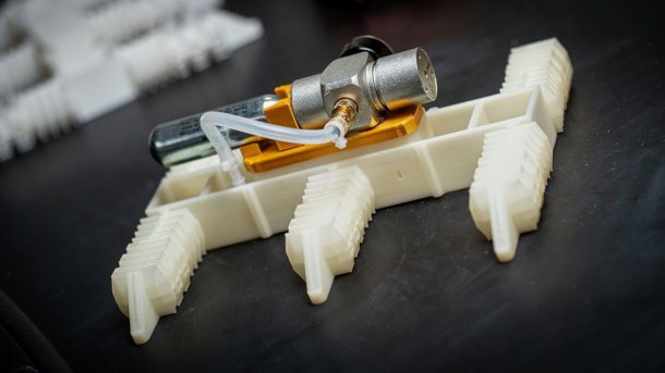 Roboter, der mit Druckluft läuft